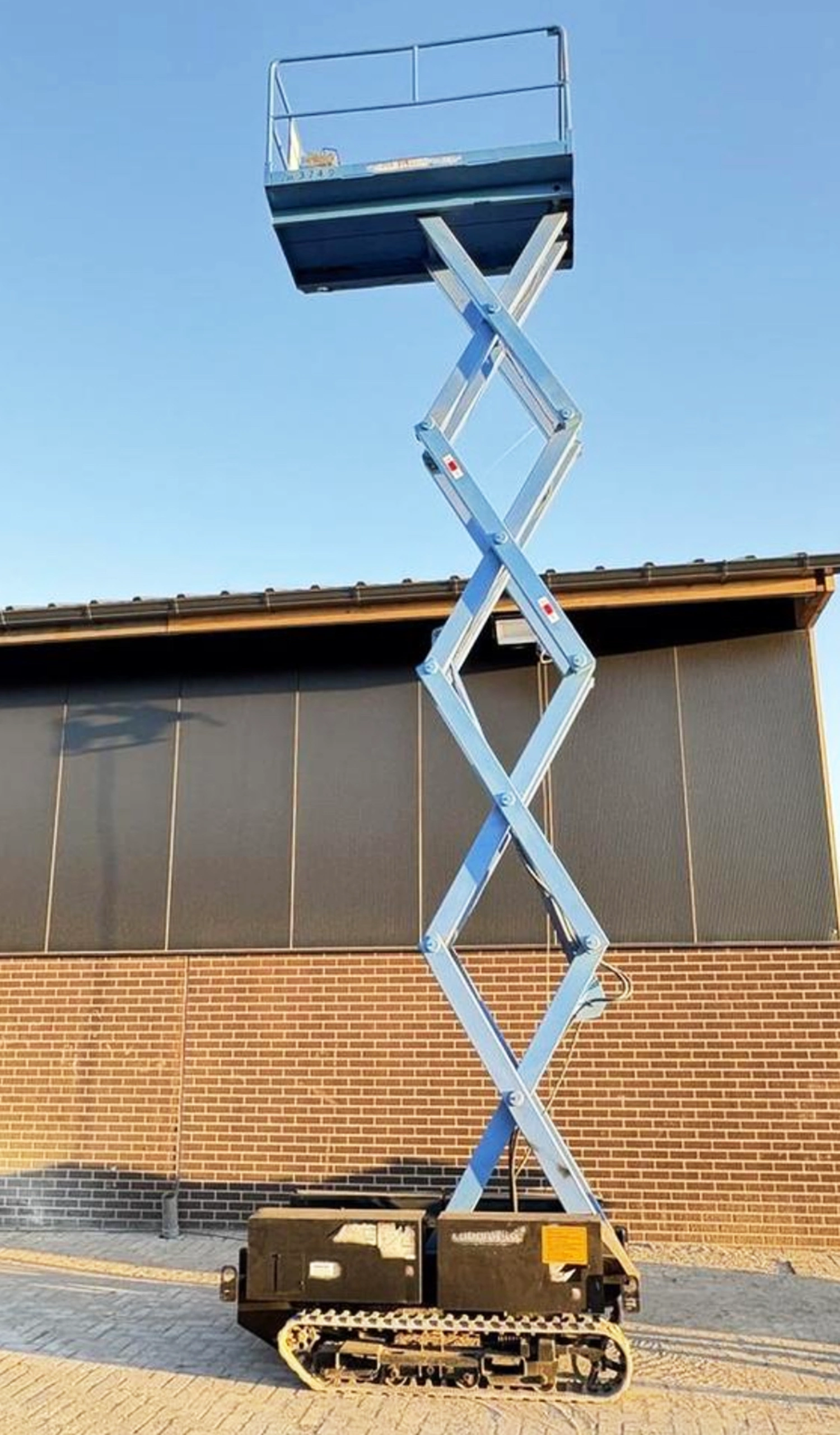 Nacelle élévatrice sur chenilles professionnelle Zentrax AICHI rx07 en position élevée