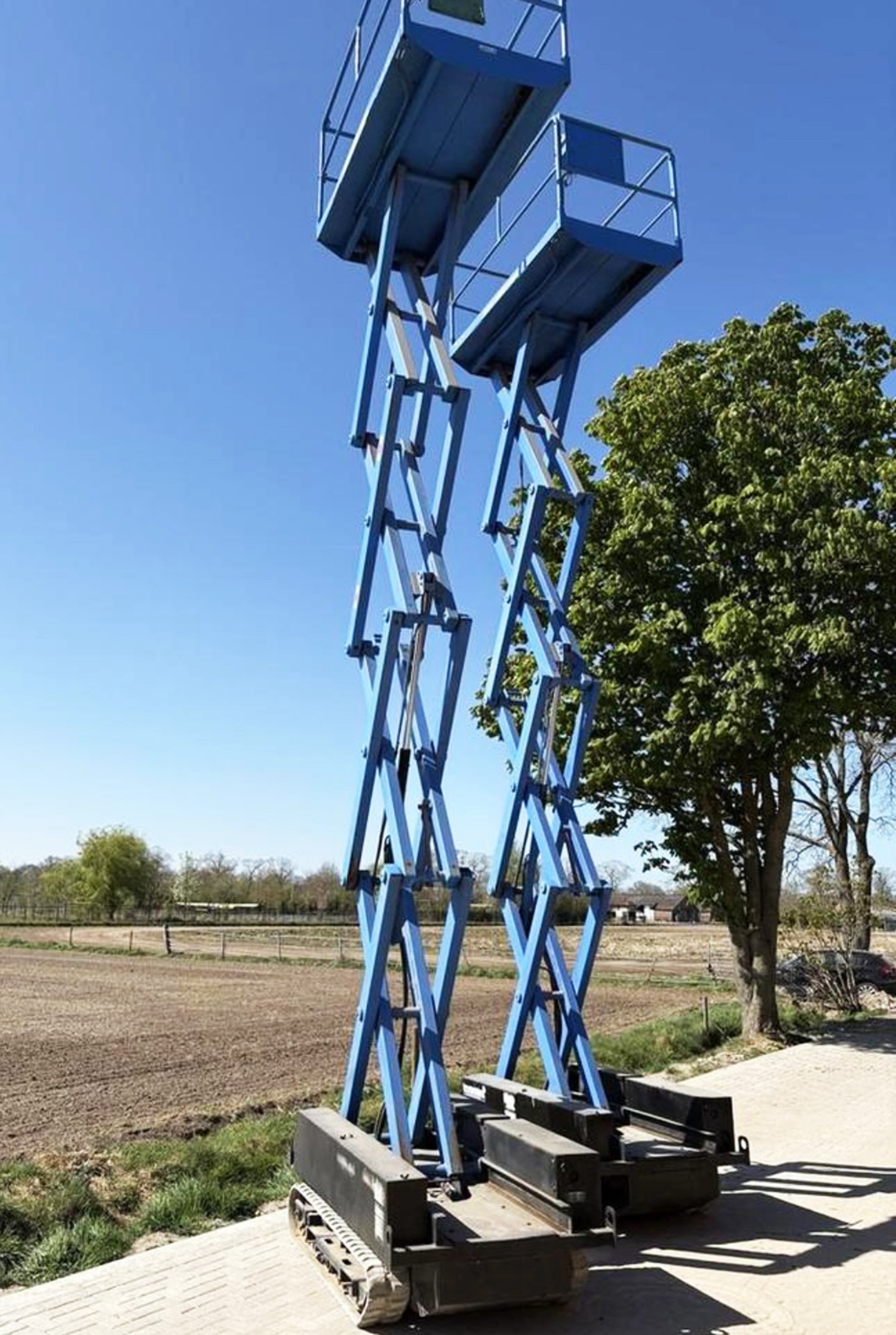 Deux nacelles sur chenilles professionnelle Zentrax AICHI RX07 révisée - en extérieur